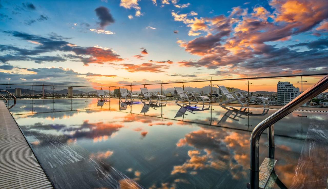 Aria Grand Hotel & Spa Дананг Екстериор снимка